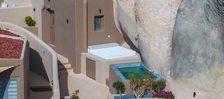 Cave Loft with Sea View and Outdoor Jetted Tub