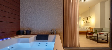 Apt with Jacuzzi in Balcony/Best location Athens
