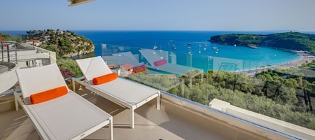 Deluxe Suite with private balcony