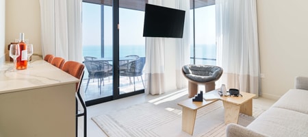 ONE BEDROOM SUITE WITH BALCONY (FRONT SEA VIEW)