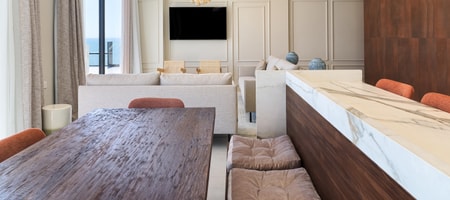 PENTHOUSE SUITE WITH PATIO & POOL (FRONT SEA VIEW)