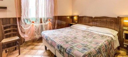 Double/Twin Standard Room with Shared Bathroom