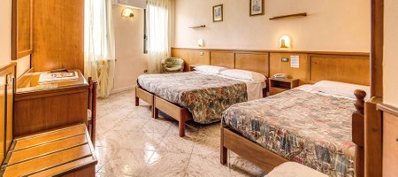 Quadruple Room with Private Bathroom