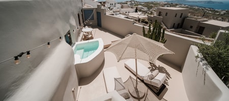 Pearl Suite with Outdoor Private Heated Jacuzzi