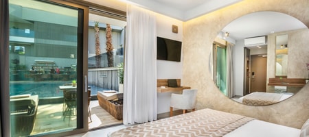 Deluxe Room Pool Front