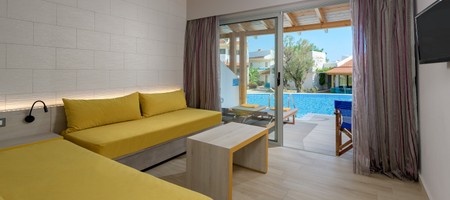 Deluxe Suite Swim-Up