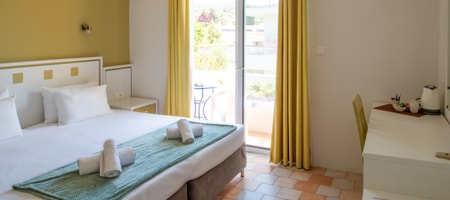 Double Room with Balcony Garden View