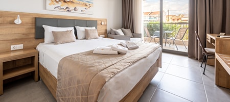 Triple Room with City View