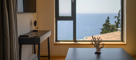 VRAHOS Executive Suite