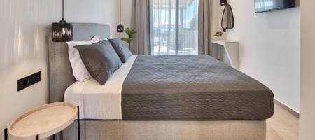 King-size Bed Suite with Sea View (3 persons)
