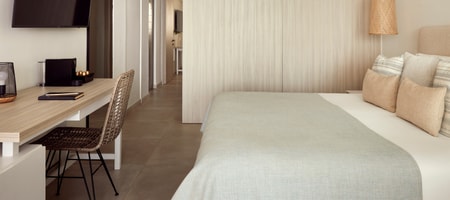 One Bedroom Suite Swim Up Sea View