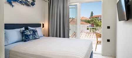 Two Bedroom House with Pool View