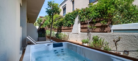 SUPERIOR 2 ROOM SUITE WITH JACUZZI