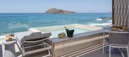 Beachcomber Suite - Beachfront with Private pool