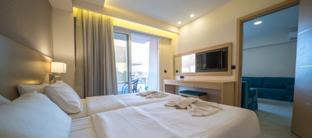 Superior Family One Bedroom Apartment with Pool View