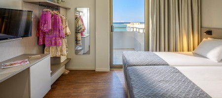 Double/Twin Sea View (1-2 pax)