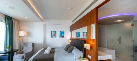 Grand Suite Sea View with Outdoor Whirlpool