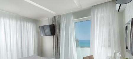 Deluxe Suite with partial Sea View