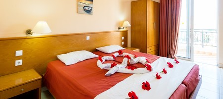 Superior Apartment for 4 Guests with Sea View and Pool View