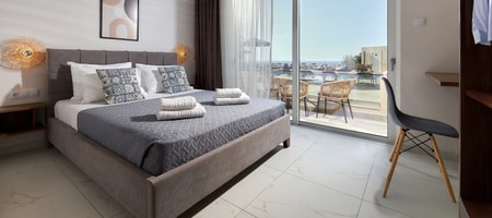 Standard Quadruple Suite Pool View