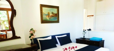 Studio with Sea and Garden View