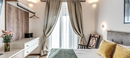 Deluxe Room – Rose Inn Guest House