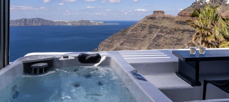 Honeymoom Suite with Outdoor Jetted Tub and Caldera View