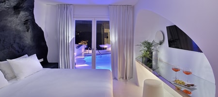 Iconic Luxury 2BD Suite with Private Pool