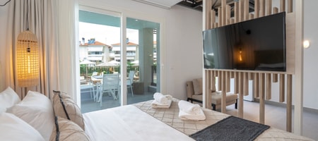 Premium Maisonette with Balcony Pool Front