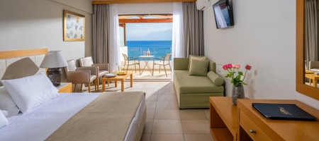 Frontal Deluxe Room with Sea View