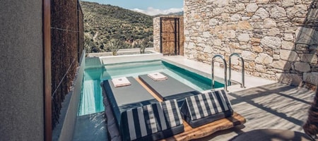 Junior Retreat with Private Pool and Mountain View