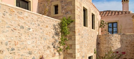 Moni Emvasis Luxury Suites