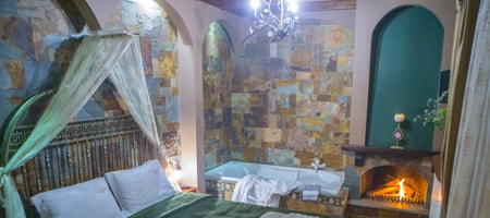 Deluxe Studio with Jacuzzi & Fireplace