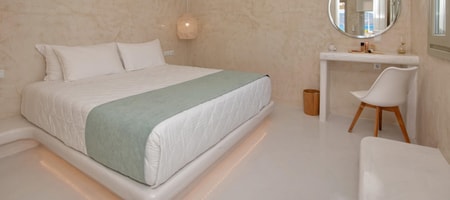 1. Deluxe Apartment with Front Sea View