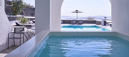 Two Bedroom Suite with Jetted Tub & Caldera View 35m²