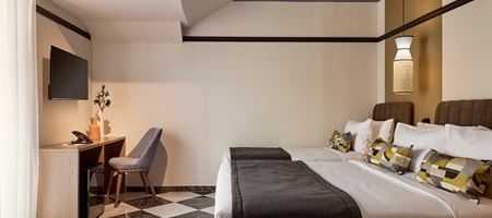 Comfort Triple Room with Terrace & City View