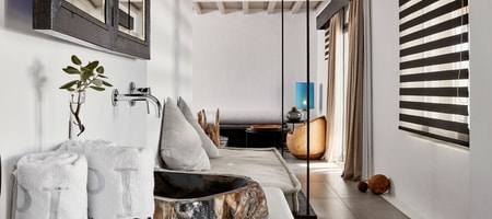 GRAND MAJESTIC Retreat Suite with Outdoor Jacuzzi