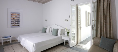 Traditional Poolside Room