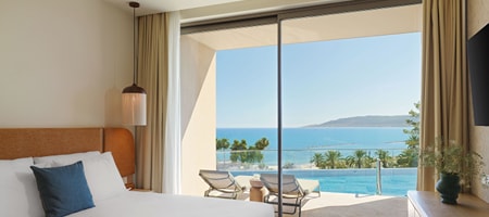 One Bedroom Swim-Up Suite Sea View