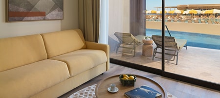 Swim-Up Junior Suite Sea View