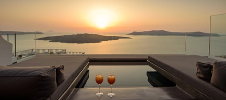 Superior Cave Suite With River Jacuzzi & Caldera View