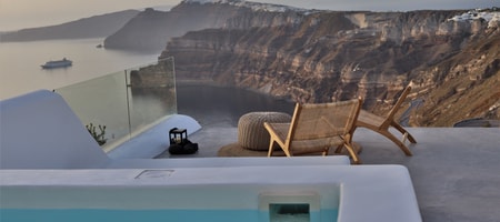 Deluxe Suite With Heated Jacuzzi