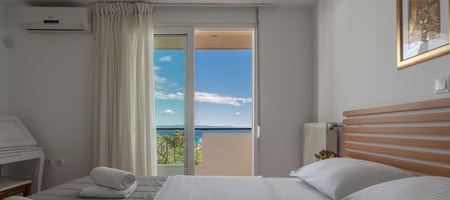 Fenia Villa | Polichrono