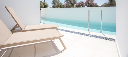 Deluxe SwimUp Shared Pool
