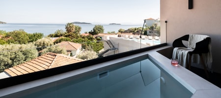 Suite with Jetted Tub