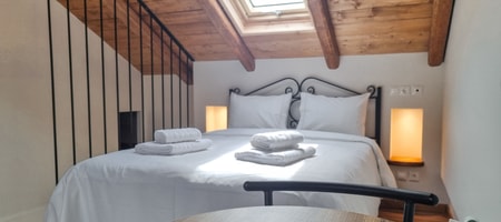 Cozy Attic Sfendamos