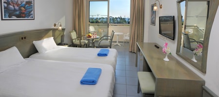 Standard Room with Pool and Sea View