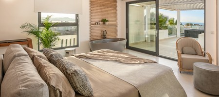 Deluxe Jacuzzi Suite