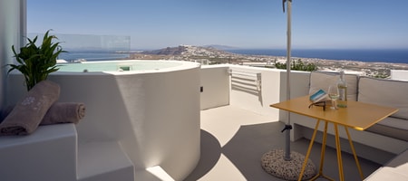 Superior suite with outdoor hot tub