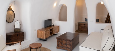 Suite with Outdoor Cave Pool Terrace and Caldera View